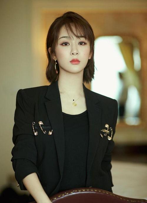 杨紫是怎么做明星的,从校园到荧幕，明星之路的蜕变与成长