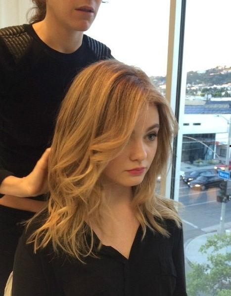 摩根莉莉长大后照片,从童星到女神，成长之路的华丽蜕变