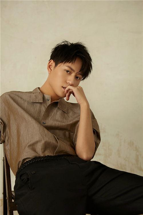 秦俊杰 背景,从影视新星到实力派演员的成长之路